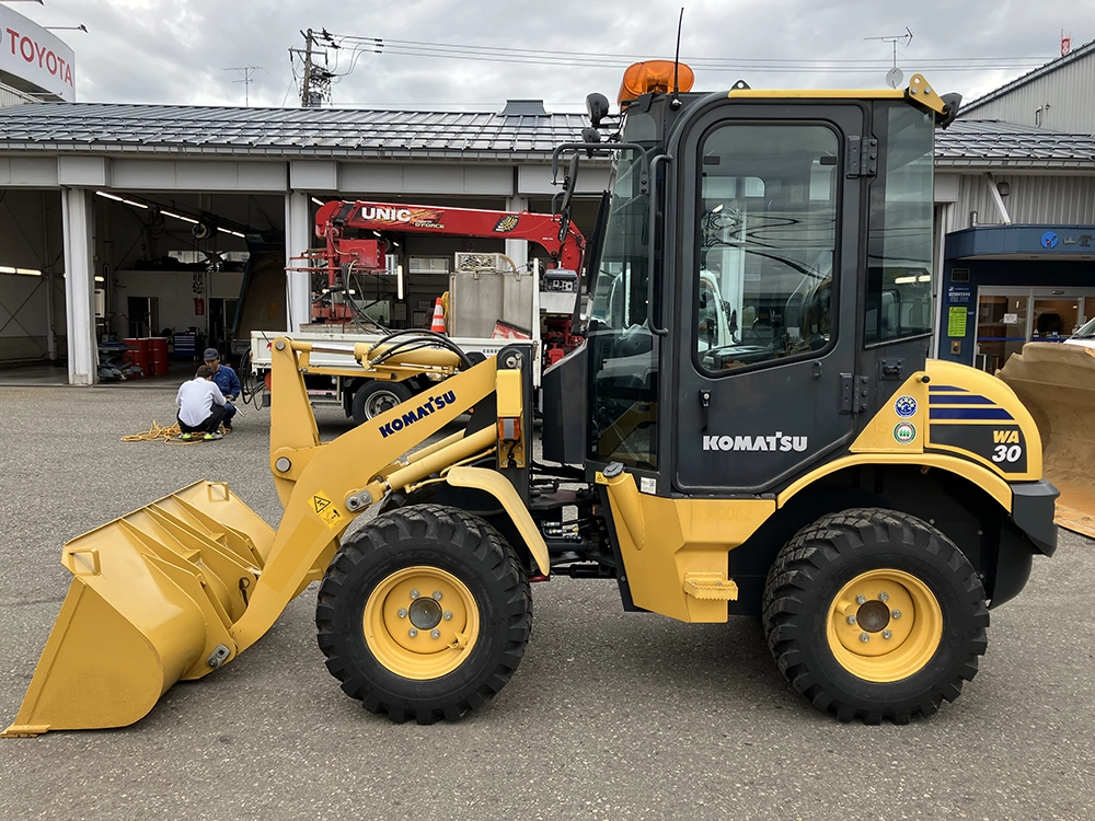 コマツ ミニホイールローダー WA30-6E0