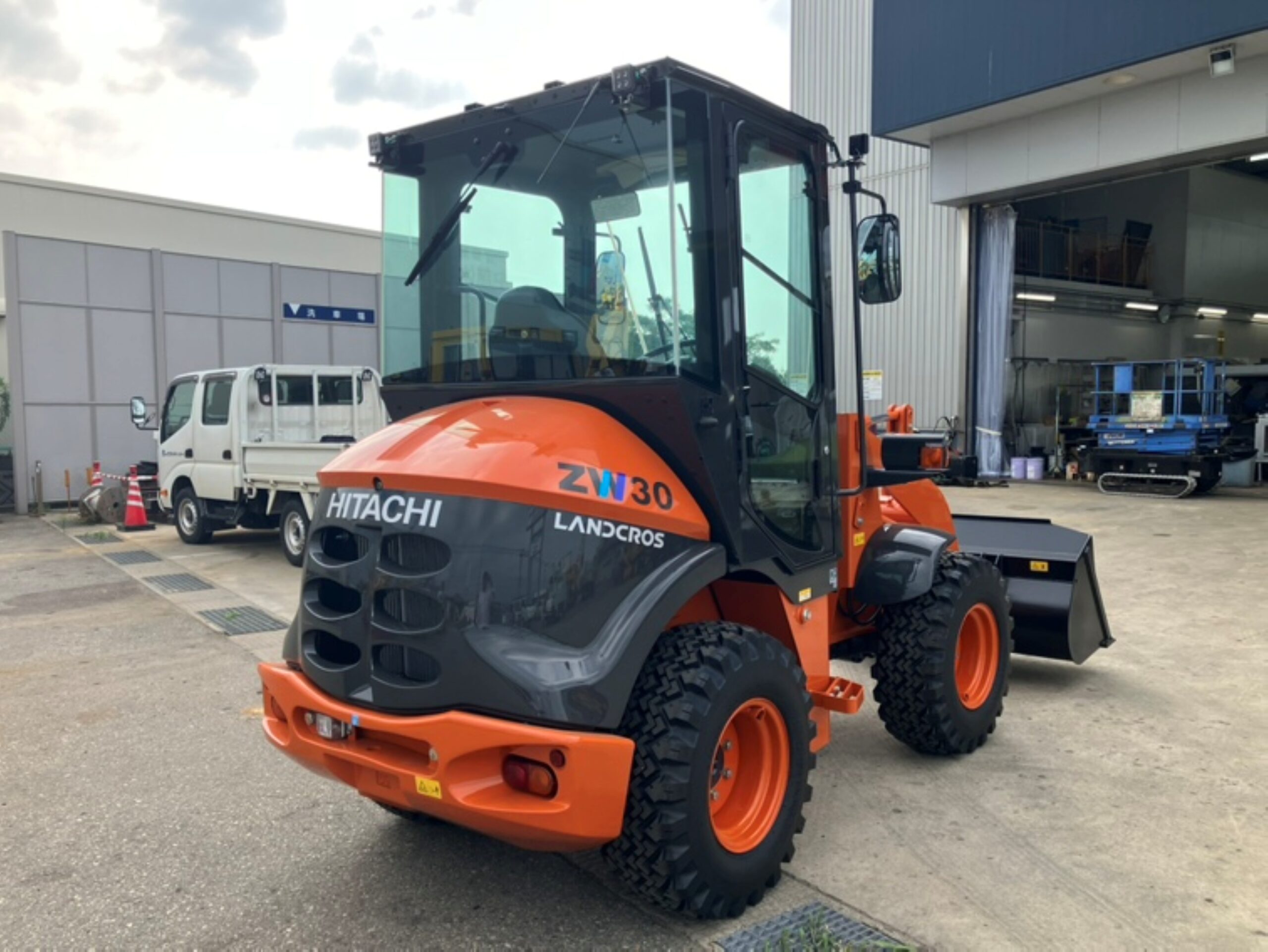 日立 ミニホイールローダー ＺW30　未使用車　NO.2