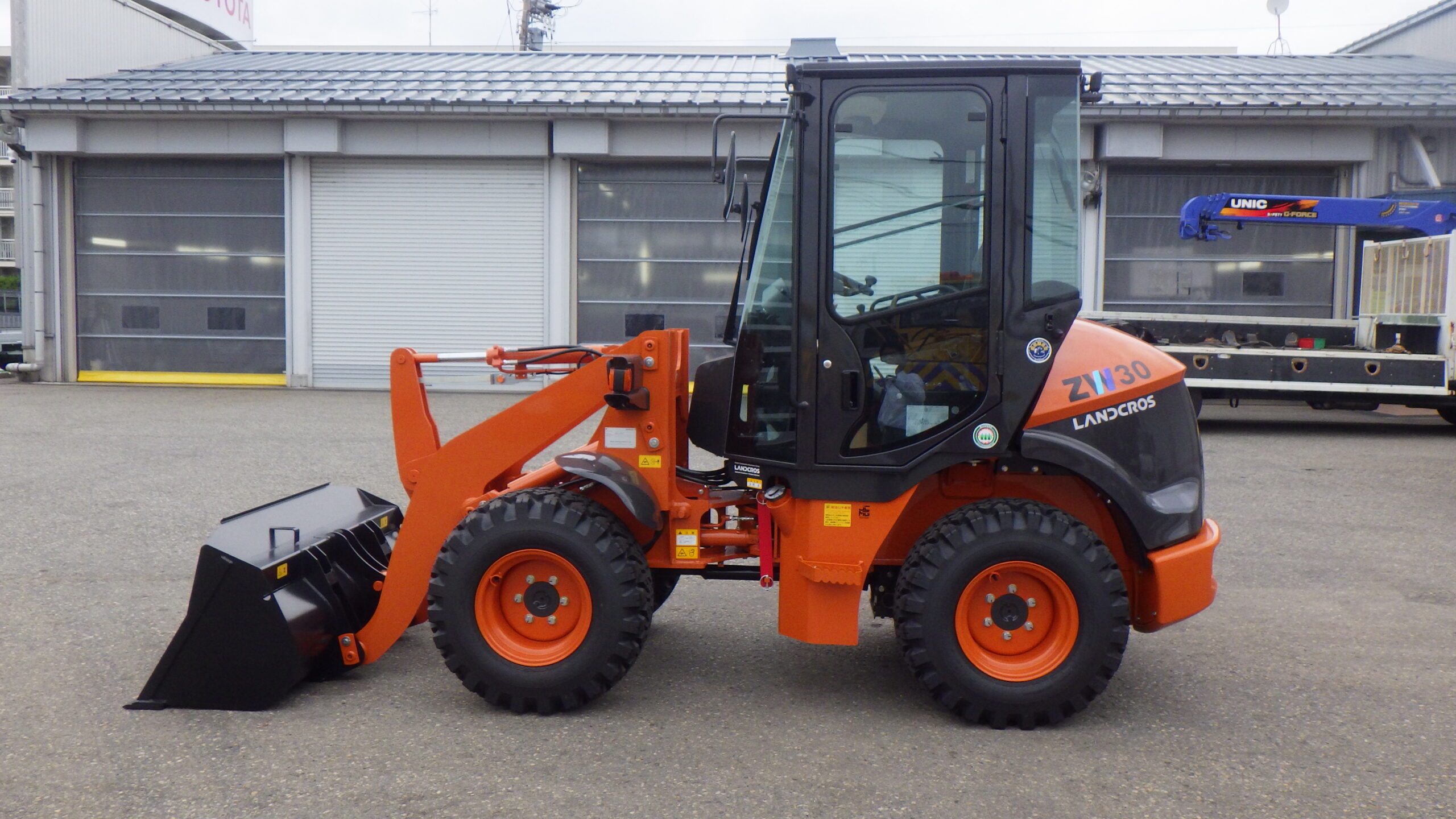 日立 ミニホイールローダー ＺW30　未使用車　NO.1